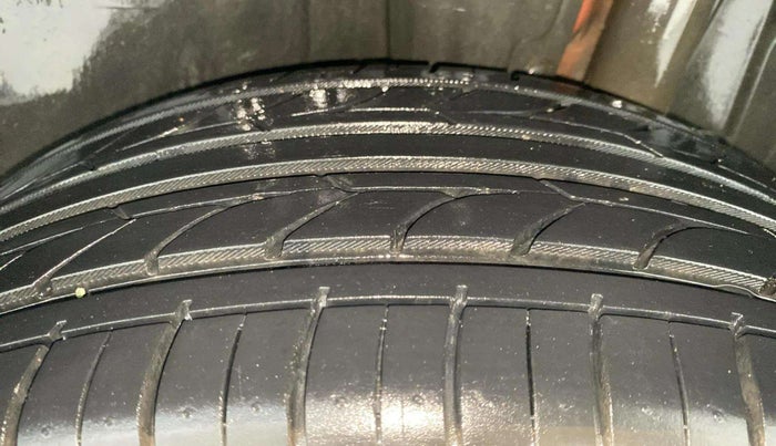 2018 Maruti Vitara Brezza ZDI PLUS AMT, Diesel, Automatic, 1,01,332 km, Left Rear Tyre Tread