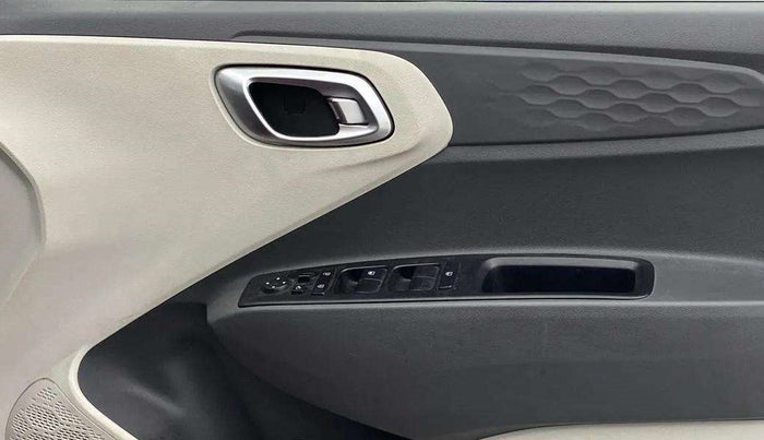 2021 Hyundai AURA SX PLUS 1.2 AMT, Petrol, Automatic, 15,281 km, Driver Side Door Panels Control