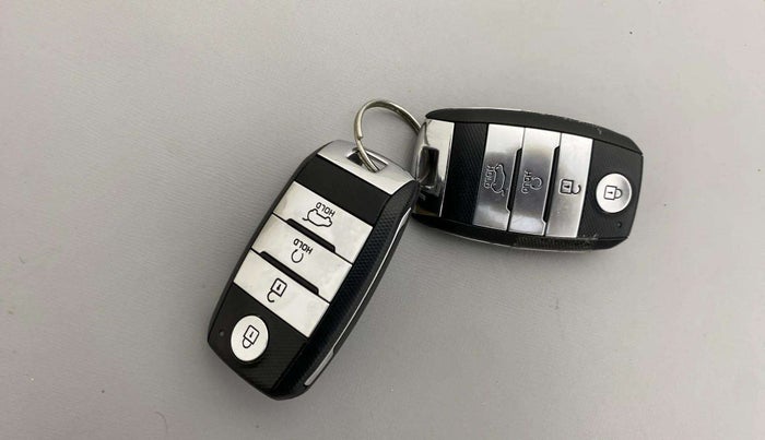 2021 KIA SONET HTX 1.0 IMT, Petrol, Manual, 23,799 km, Key Close Up