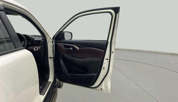 2024 Maruti Grand Vitara SIGMA SMART HYBRID, Petrol, Manual, 16,905 km, RHS Front Door