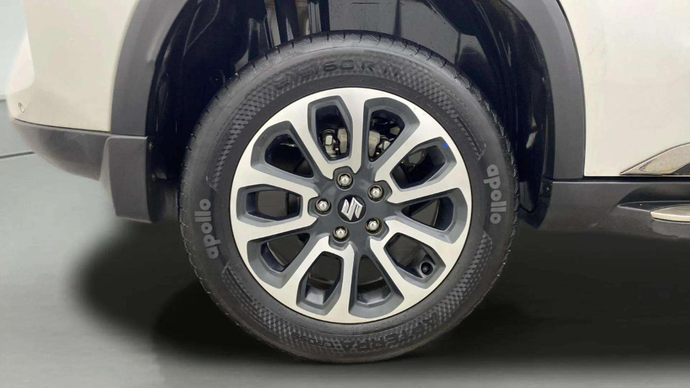 2024 Maruti Grand Vitara SIGMA SMART HYBRID, Petrol, Manual, 16,905 km, Right Rear Wheel