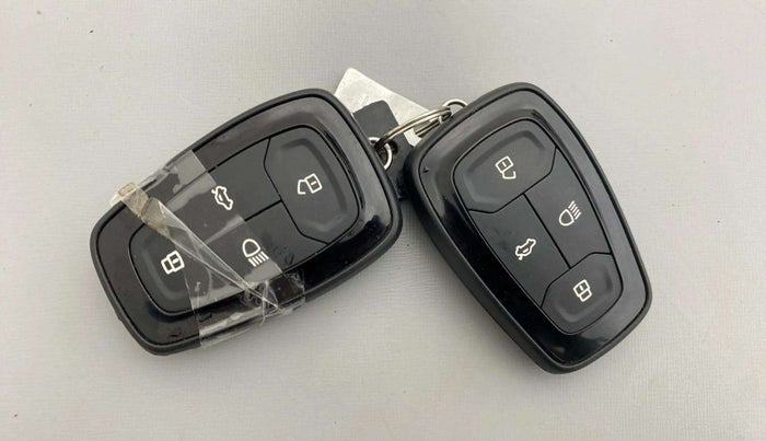 2024 Tata PUNCH ACCOMPLISHED SUNROOF MT, Petrol, Manual, 15,047 km, Key Close Up
