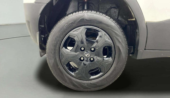 2024 Tata PUNCH ACCOMPLISHED SUNROOF MT, Petrol, Manual, 15,047 km, Right Rear Wheel