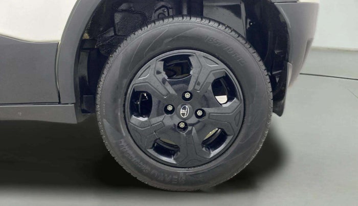 2024 Tata PUNCH ACCOMPLISHED SUNROOF MT, Petrol, Manual, 15,047 km, Left Rear Wheel