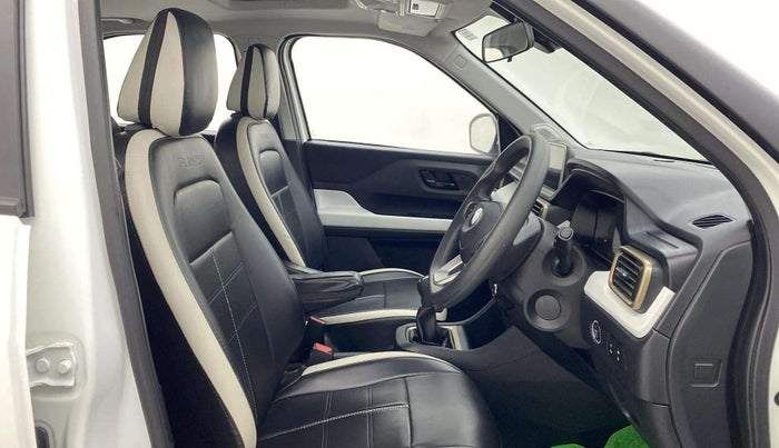 2024 Tata PUNCH ACCOMPLISHED SUNROOF MT, Petrol, Manual, 15,047 km, Right Side Front Door Cabin