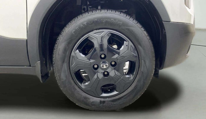 2024 Tata PUNCH ACCOMPLISHED SUNROOF MT, Petrol, Manual, 15,047 km, Right Front Wheel