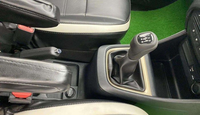 2024 Tata PUNCH ACCOMPLISHED SUNROOF MT, Petrol, Manual, 15,047 km, Gear Lever