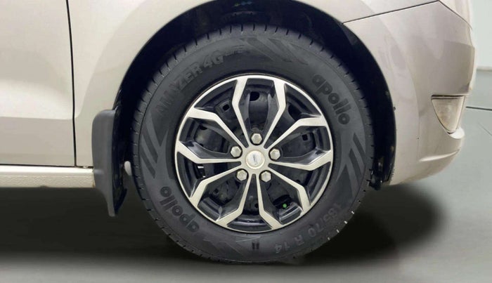 2012 Skoda Rapid AMBITION 1.6 TDI CR MT, Diesel, Manual, 81,039 km, Right Front Wheel