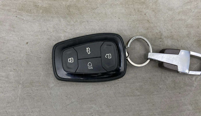 2022 Tata Safari XZ PLUS DARK EDITION, Diesel, Manual, 55,293 km, Key Close Up