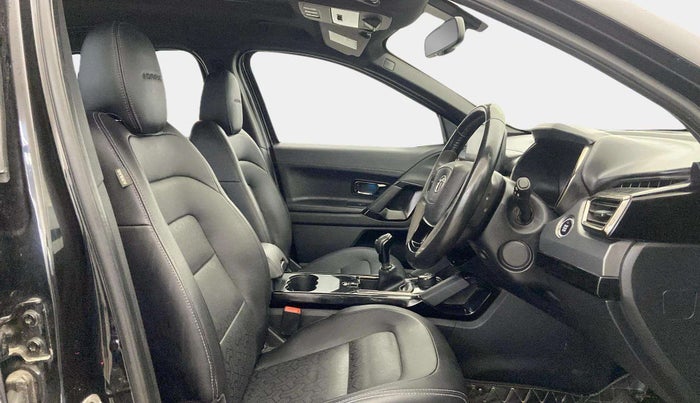 2022 Tata Safari XZ PLUS DARK EDITION, Diesel, Manual, 55,293 km, Right Side Front Door Cabin