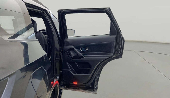 2022 Tata Safari XZ PLUS DARK EDITION, Diesel, Manual, 55,293 km, RHS Rear Door