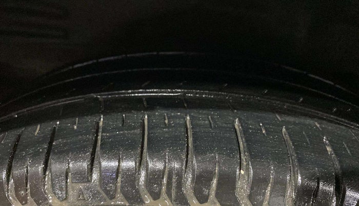 2013 Toyota Corolla Altis VL AT PETROL, Petrol, Automatic, 94,470 km, Right Rear Tyre Tread