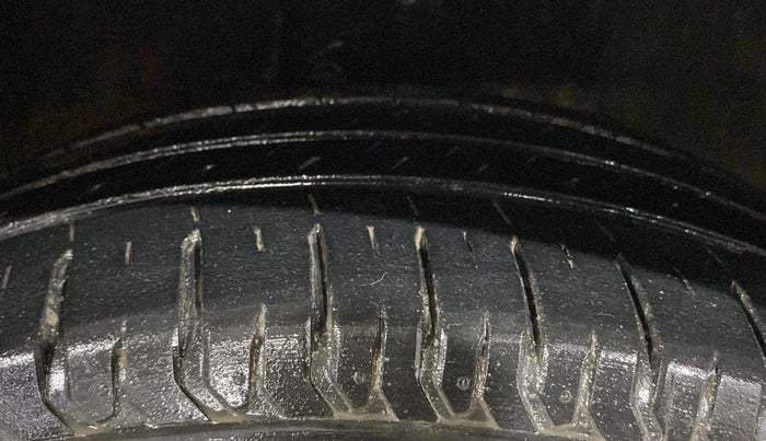 2013 Toyota Corolla Altis VL AT PETROL, Petrol, Automatic, 94,470 km, Right Front Tyre Tread