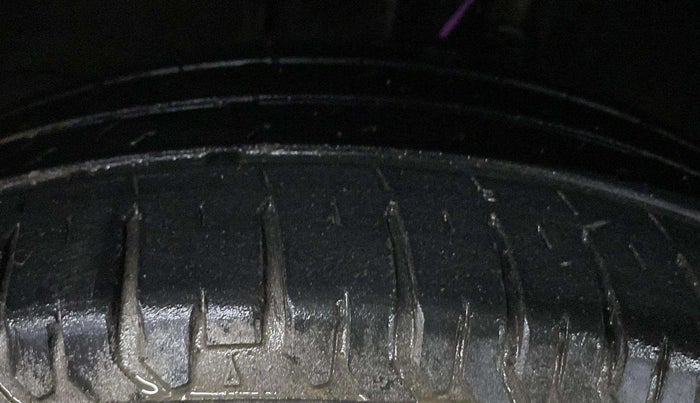 2013 Toyota Corolla Altis VL AT PETROL, Petrol, Automatic, 94,470 km, Left Front Tyre Tread
