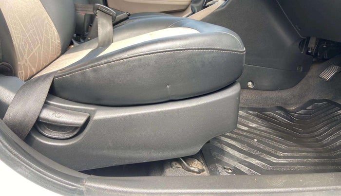 2017 Hyundai Grand i10 MAGNA 1.2 KAPPA VTVT, Petrol, Manual, 43,496 km, Driver Side Adjustment Panel