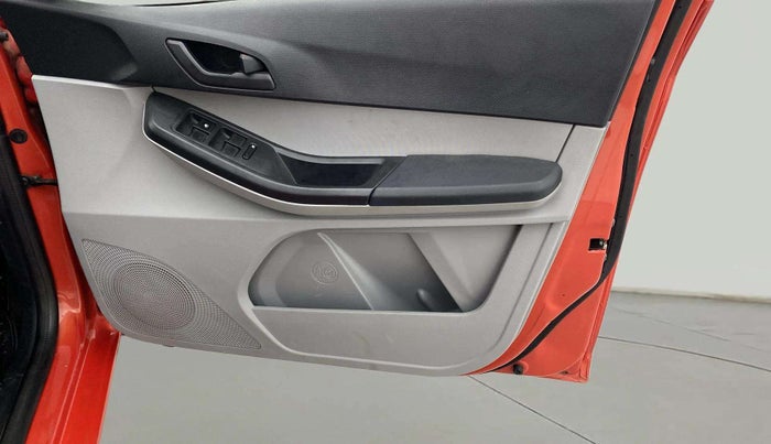 2023 Tata Tiago XT (O) PETROL, Petrol, Manual, 30,275 km, Driver Side Door Panels Control