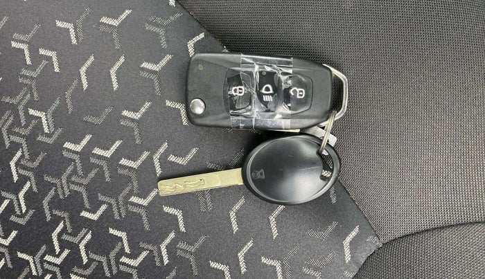 2023 Tata Tiago XT (O) PETROL, Petrol, Manual, 30,275 km, Key Close Up