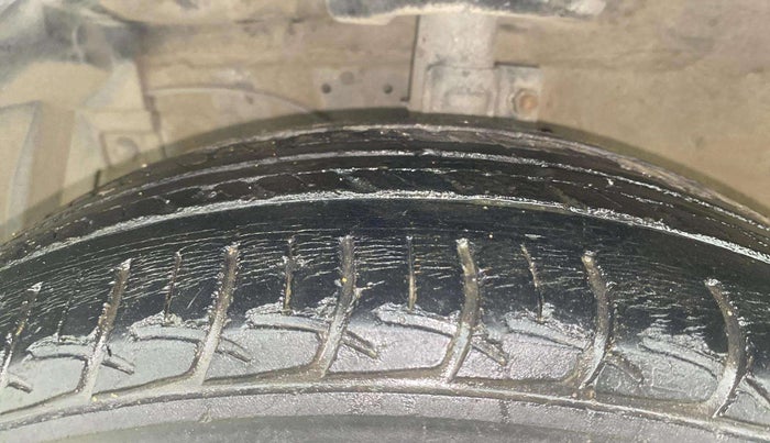 2017 Maruti Ertiga ZXI, Petrol, Manual, 40,711 km, Left Front Tyre Tread