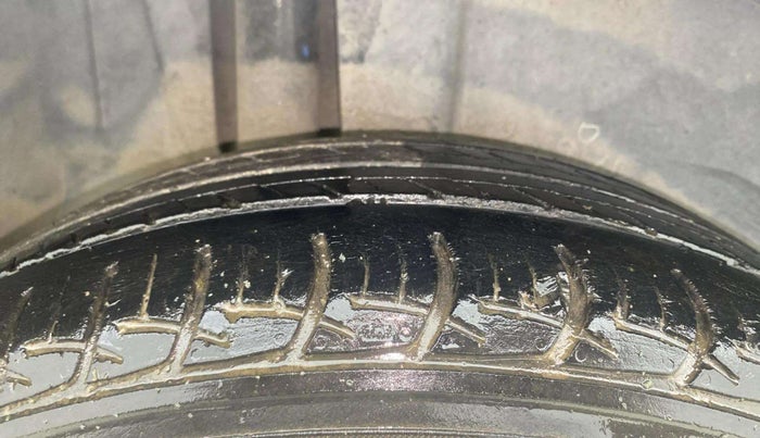 2017 Maruti Ertiga ZXI, Petrol, Manual, 40,711 km, Right Rear Tyre Tread