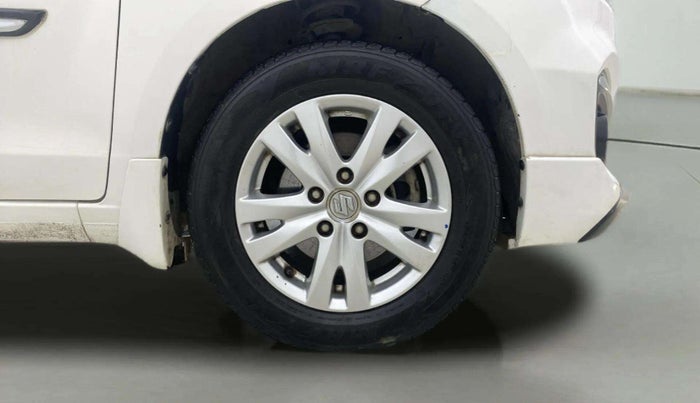 2017 Maruti Ertiga ZXI, Petrol, Manual, 40,711 km, Right Front Wheel