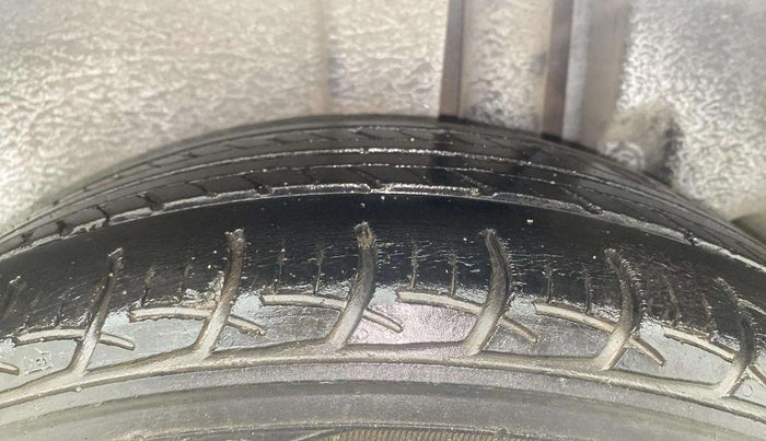 2017 Maruti Ertiga ZXI, Petrol, Manual, 40,711 km, Left Rear Tyre Tread
