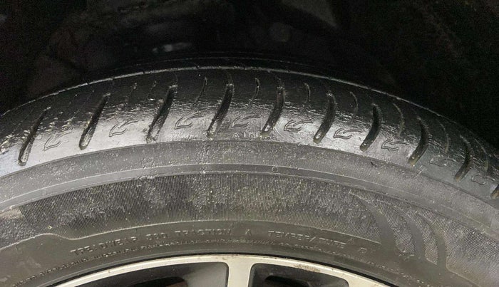 2019 Mahindra XUV300 W8 (O) 1.2 PETROL, Petrol, Manual, 89,438 km, Left Front Tyre Tread