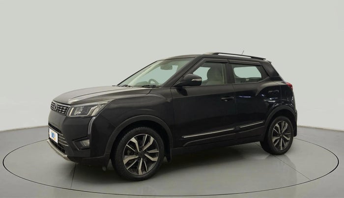 2019 Mahindra XUV300 W8 (O) 1.2 PETROL, Petrol, Manual, 89,438 km, Left Front Diagonal