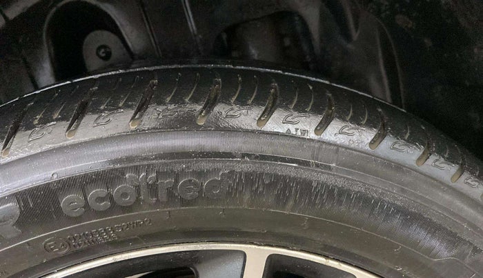 2019 Mahindra XUV300 W8 (O) 1.2 PETROL, Petrol, Manual, 89,438 km, Right Rear Tyre Tread