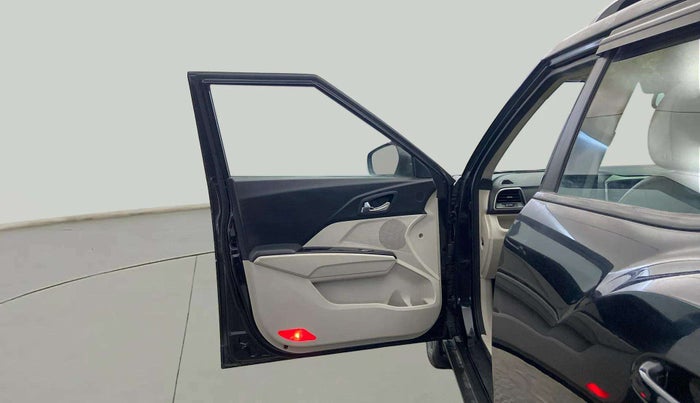 2019 Mahindra XUV300 W8 (O) 1.2 PETROL, Petrol, Manual, 89,438 km, LHS Front Door