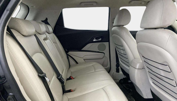 2019 Mahindra XUV300 W8 (O) 1.2 PETROL, Petrol, Manual, 89,438 km, Right Side Rear Door Cabin