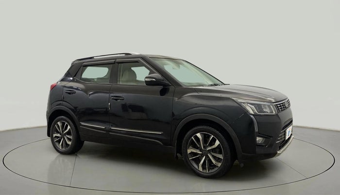 2019 Mahindra XUV300 W8 (O) 1.2 PETROL, Petrol, Manual, 89,438 km, Right Front Diagonal