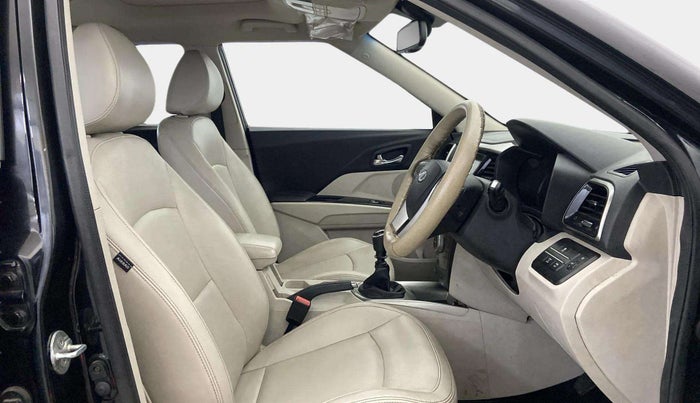 2019 Mahindra XUV300 W8 (O) 1.2 PETROL, Petrol, Manual, 89,438 km, Right Side Front Door Cabin