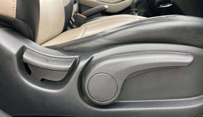 2017 Hyundai Elite i20 SPORTZ 1.2, CNG, Manual, 77,434 km, Driver Side Adjustment Panel