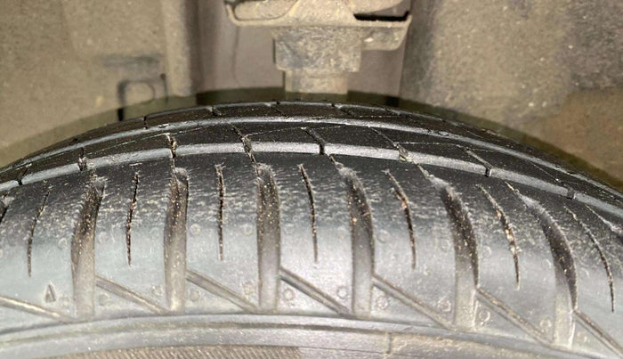 2022 Renault Kwid RXL 0.8 (O), Petrol, Manual, 8,351 km, Left Front Tyre Tread