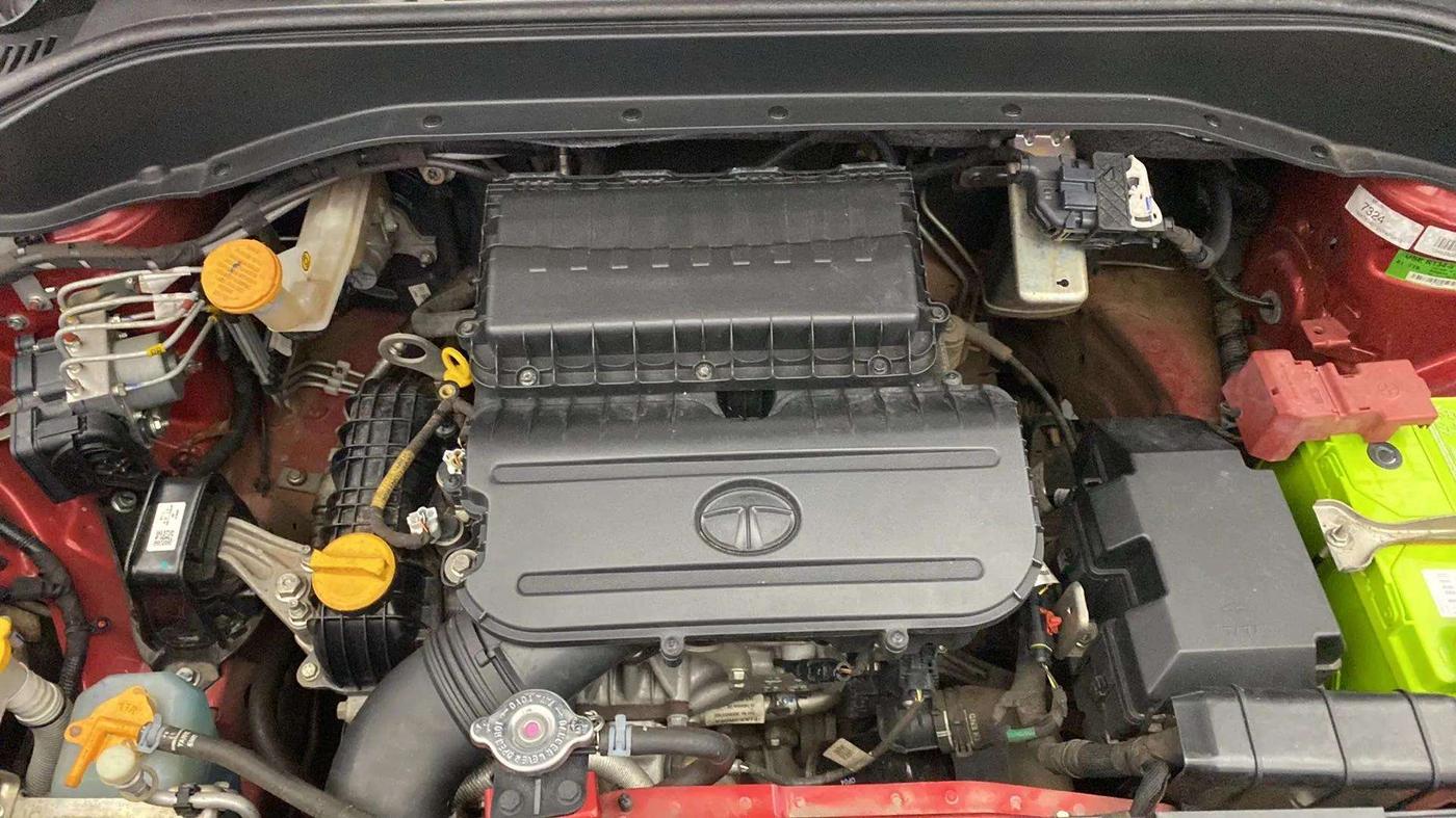 2022 Tata PUNCH CREATIVE IRA 1.2 RTN DUAL TONE, Petrol, Manual, 30,561 km, Open Bonet