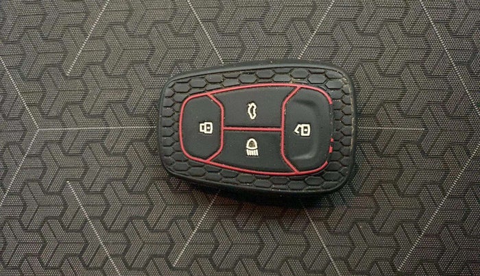 2022 Tata PUNCH CREATIVE IRA 1.2 RTN DUAL TONE, Petrol, Manual, 30,534 km, Key Close Up