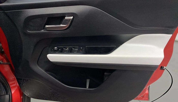 2022 Tata PUNCH CREATIVE IRA 1.2 RTN DUAL TONE, Petrol, Manual, 30,534 km, Driver Side Door Panels Control