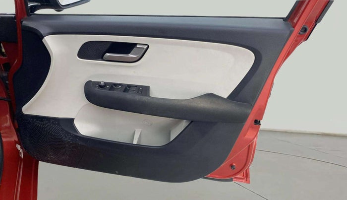 2023 Tata ALTROZ XZ PLUS SUNROOF CNG, CNG, Manual, 44,763 km, Driver Side Door Panels Control
