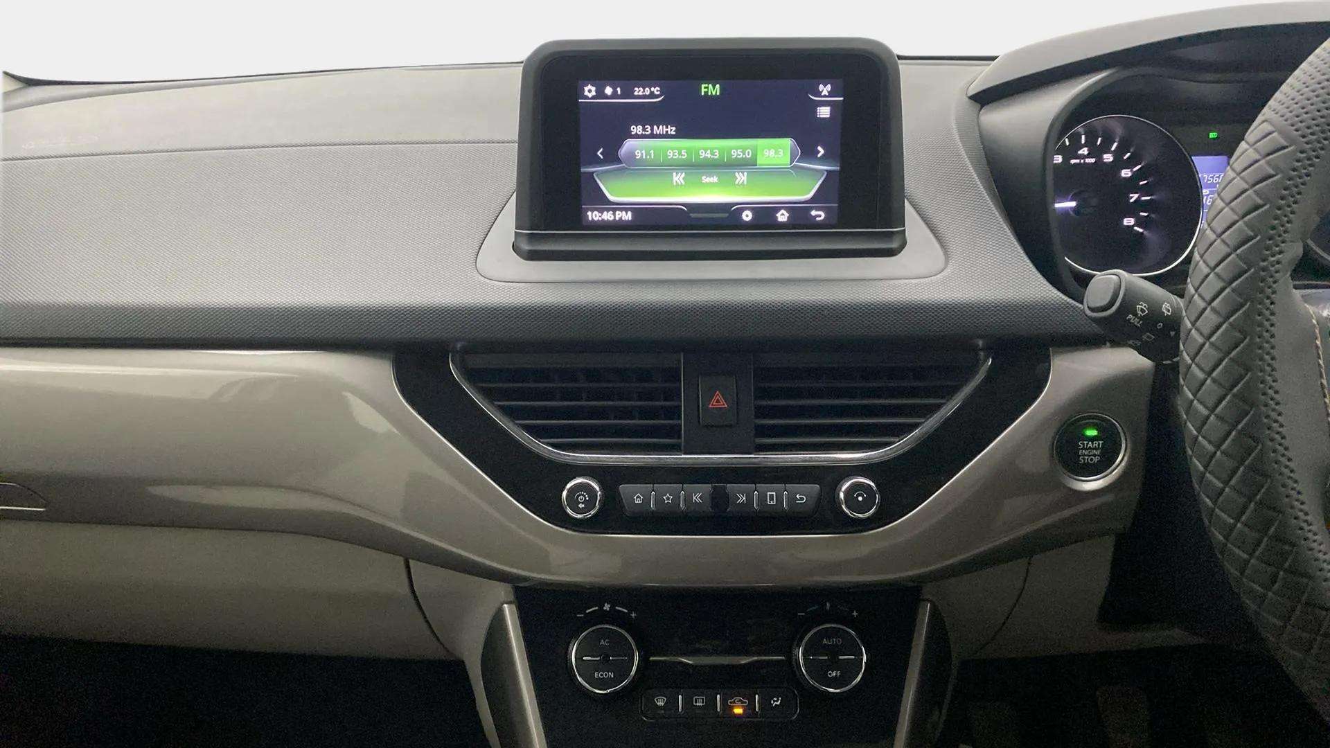 Center-console---infotainment-28