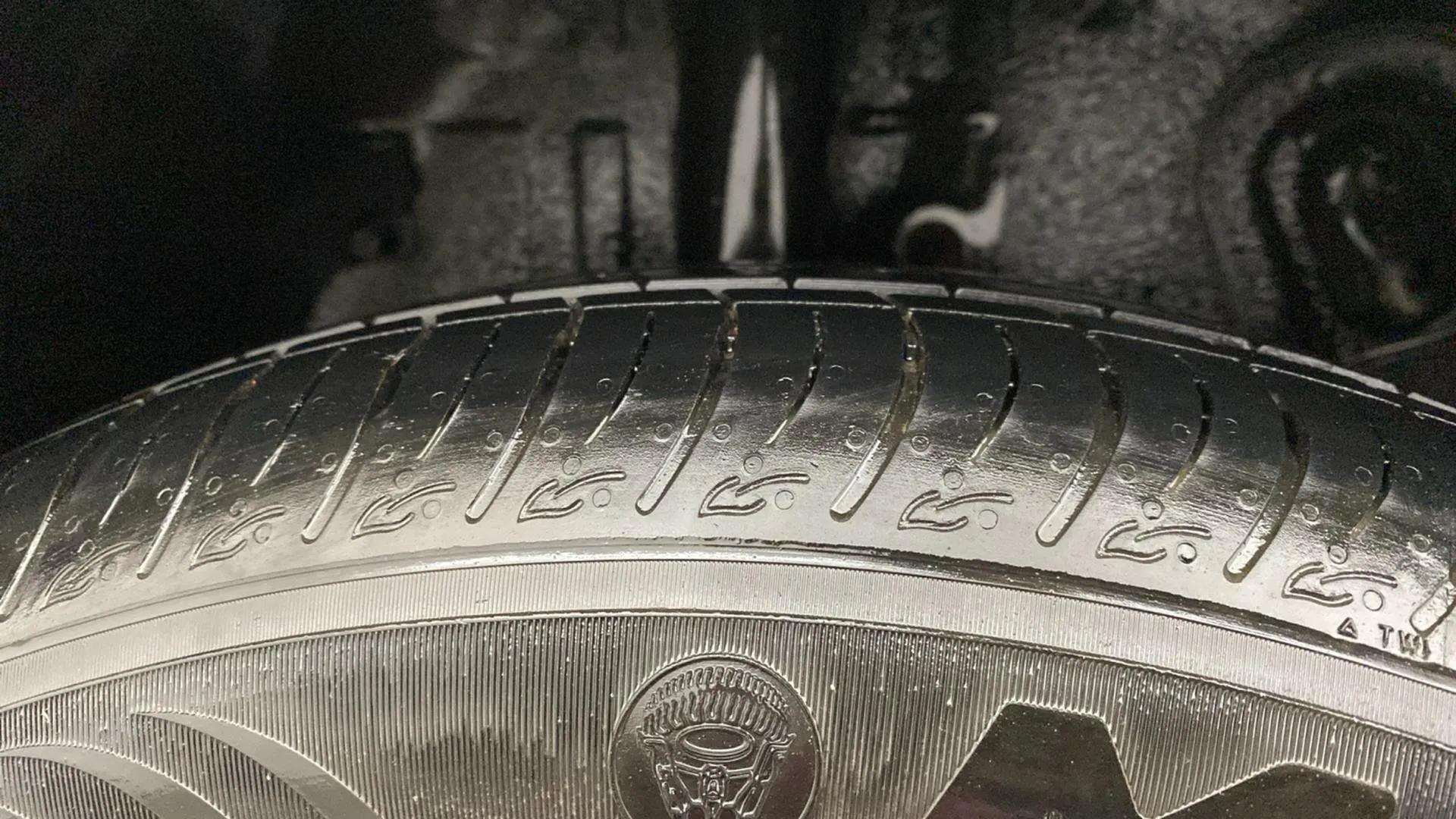 RHS-Rear-Tyre-Tread-19