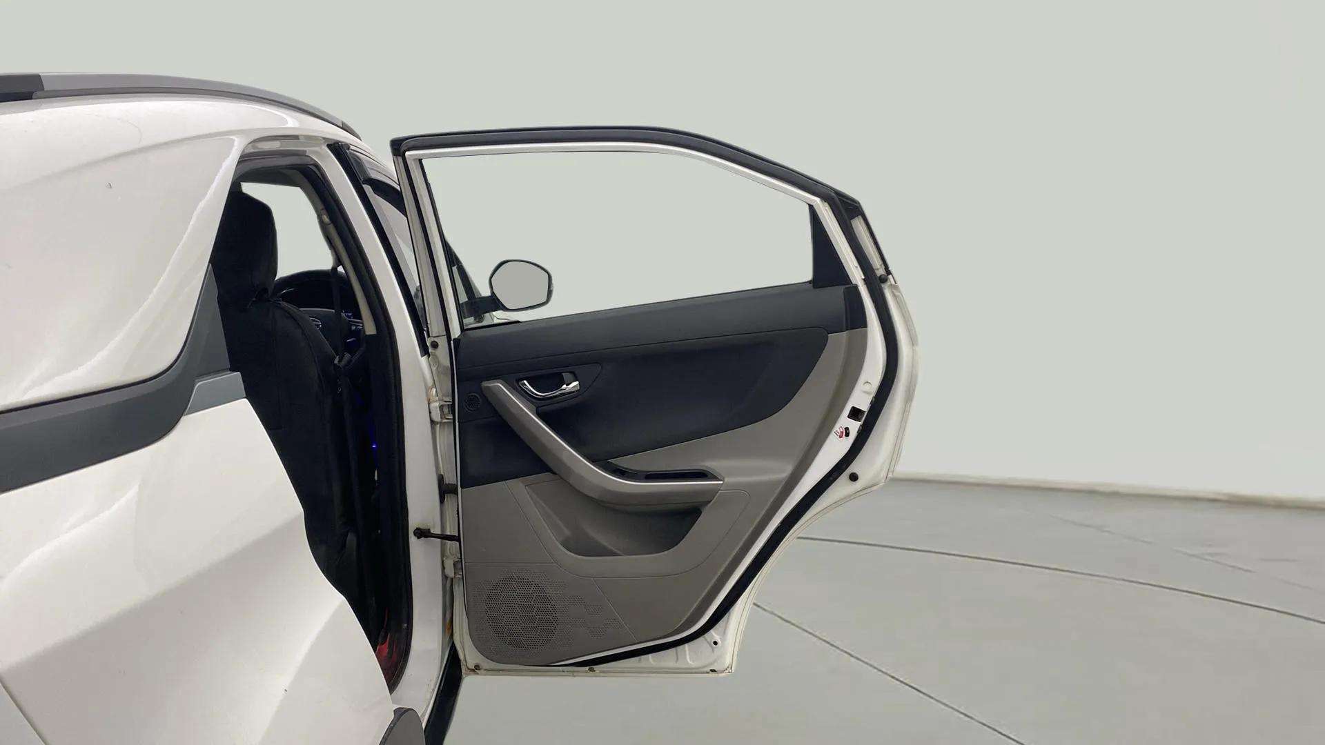 RHS-Rear-Door-Open-33