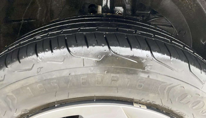 2023 Maruti FRONX DELTA CNG 1.2 MT, CNG, Manual, 29,195 km, Right Front Tyre Tread