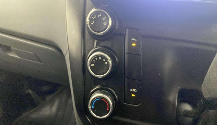 2018 Mahindra KUV 100 NXT K2 P 6 STR, Petrol, Manual, 1,22,395 km, AC Unit - Car heater not working