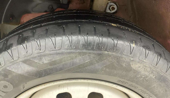 2018 Mahindra KUV 100 NXT K2 P 6 STR, Petrol, Manual, 1,22,395 km, Left Front Tyre Tread