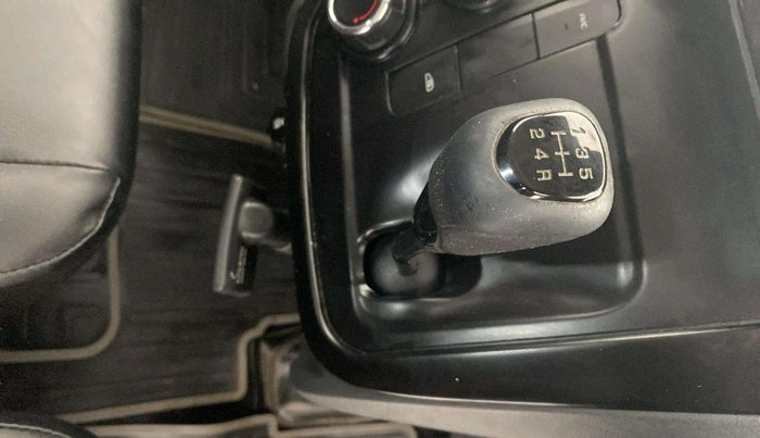 2018 Mahindra KUV 100 NXT K2 P 6 STR, Petrol, Manual, 1,22,395 km, Gear Lever