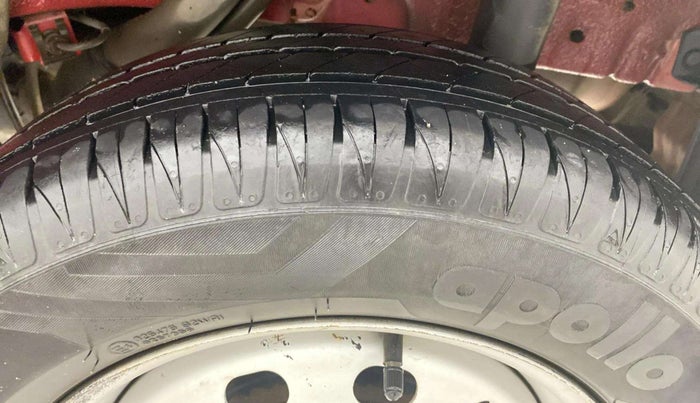 2018 Mahindra KUV 100 NXT K2 P 6 STR, Petrol, Manual, 1,22,395 km, Left Rear Tyre Tread