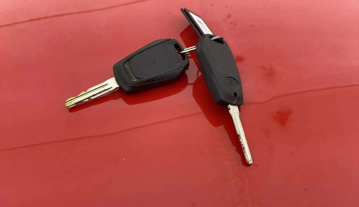 2018 Mahindra KUV 100 NXT K2 P 6 STR, Petrol, Manual, 1,22,395 km, Key Close Up