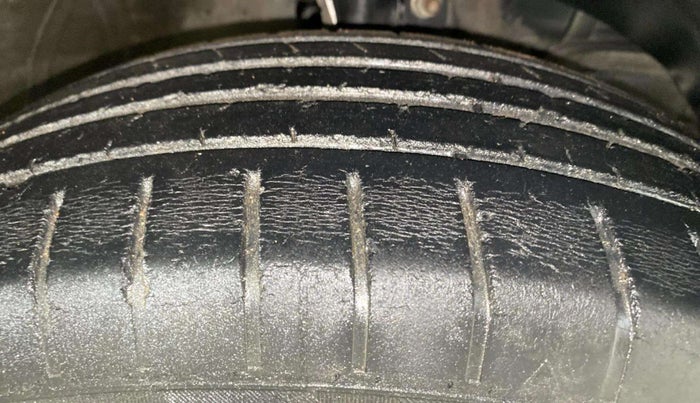 2018 Maruti Swift ZXI PLUS, Petrol, Manual, 84,674 km, Right Front Tyre Tread