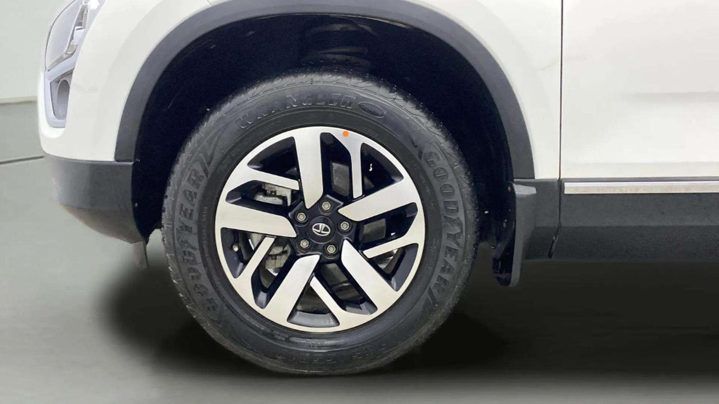 2022 Tata Safari XM, Diesel, Manual, 13,331 km, Left Front Wheel