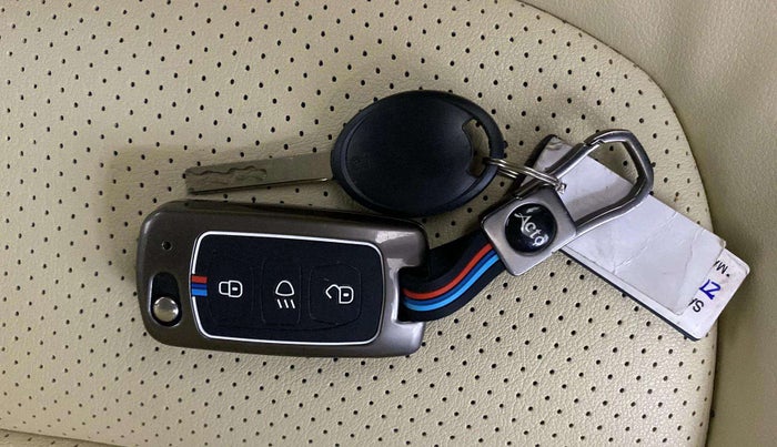 2022 Tata Safari XM, Diesel, Manual, 12,892 km, Key Close Up